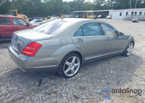 2012 Mercedes-Benz S 550 z USA, uszkodzony, nr VIN WDDNG7DB3CA466869